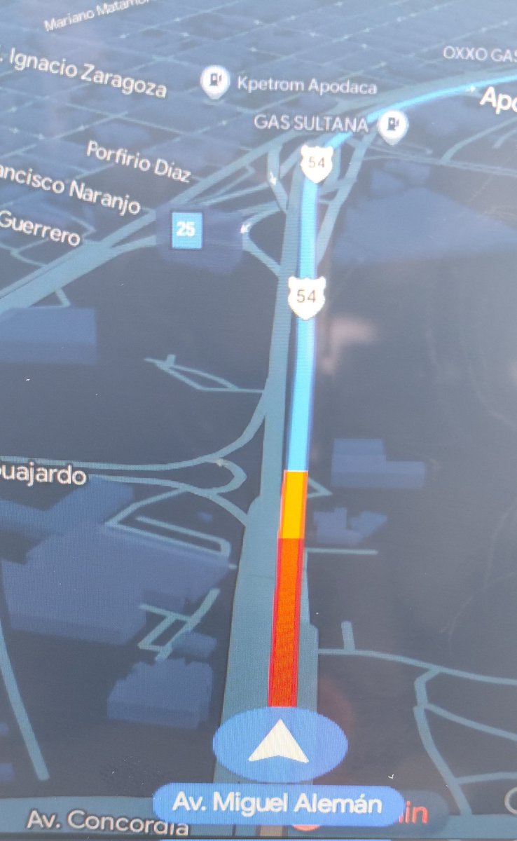 inteligenio's tweet photo. @Cicmty @samuel_garcias Av Miguel Aleman colapsada a la altura de Av Concordia rumbo al aeropuerto. https://t.co/OItr6krmWl