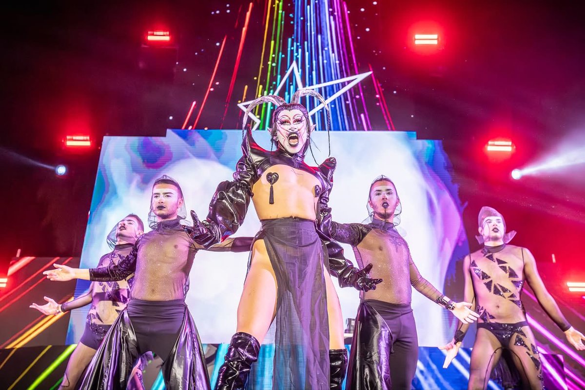 AndrewOpera's tweet image. Back again tonight for Winter #Pride