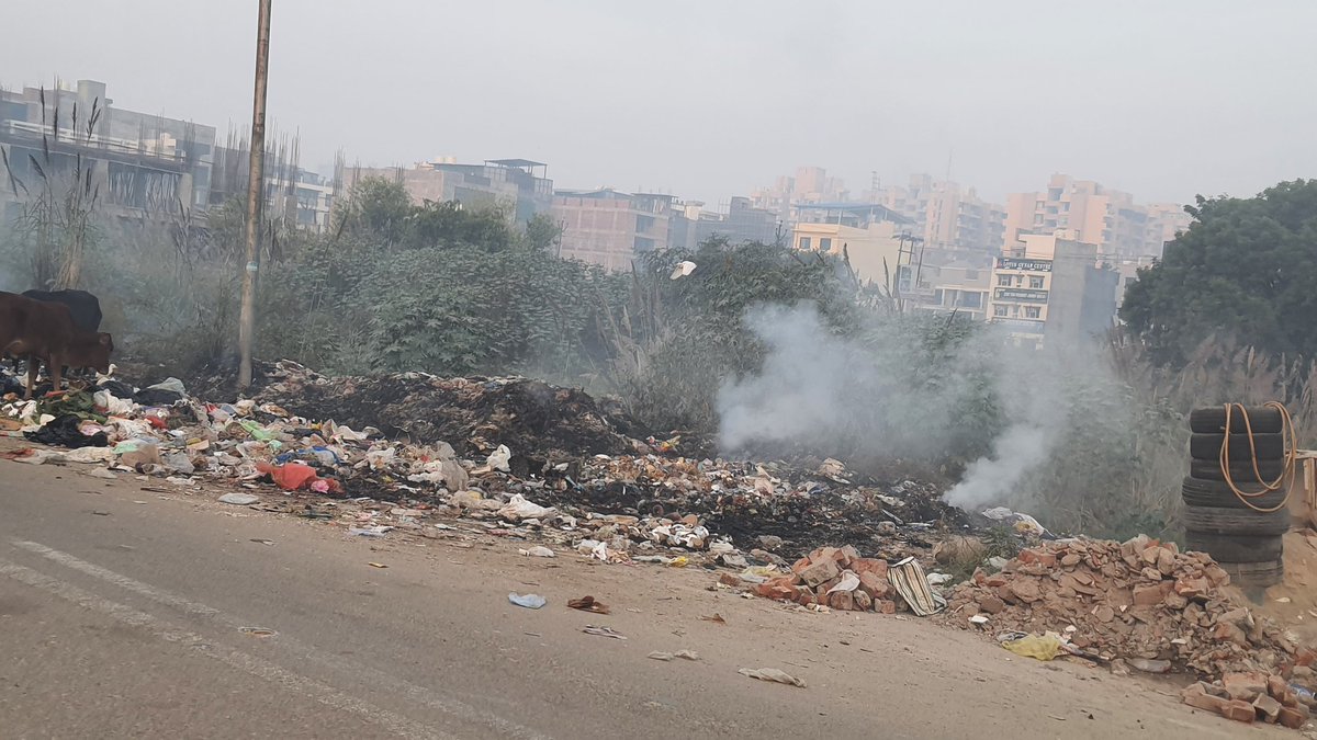 Thshashank's tweet photo. @UppcbG @uppcbofficial @112UttarPradesh @narendramodi @AMRUTCityGzb @rajnagar321 @BJP4UP @dm_ghaziabad This is the situation everyday in front of Jyoti Super Village, Rajnagar Extension Ghaziabad, UP. Why no one taking action against the culprits? Nagar Nigam is for Tax Only? https://t.co/7veCykUPpq