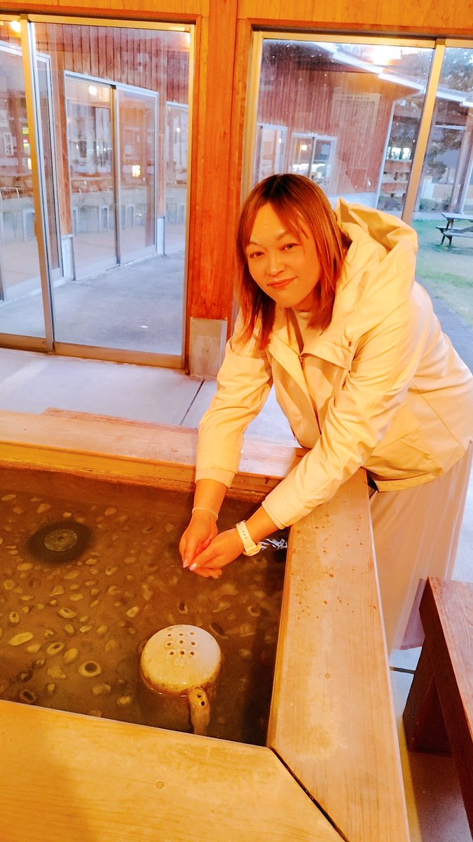 yumenomiku1213's tweet photo. この所荒れたけど、沢山返信だのリポストだの……

そんな返信を沢山出来る訳もなく時間がないのである程度批判された方々をブロックしました。

リアルなゆめみくは、バス運転士として働く傍ら両親の介護や世話もしているので時間は、限られてますし、バタバタしてます。

何にせよある程度言われる事も理解しているし私は、聞く耳を持ってますし、強くジェンダーの権利だの女性スペースについて入るだとかは、本当は、あまり考えてないです。

どれだけ批判が来るだろか？と言う事とどれが適策なのか？と言う事を考えたいと思っていました。

お互いがお互いの為になる策を探らない事には、何も策は、練る事も出来ないですし、考える為には、避けて通れない訳ですから。

強く批判ばかりする前に互いの為になる事を考える事だと思います。

しかし話しにならないならブロックするしか仕方ないと私は、思う。

女性スペース云々だけでなくジェンダー側も折れてジェンダー側も声を掛けながらジェンダーの為のスペースを増やして公表して行く努力も私は、必要だと思っています。

そうした協力頂ける方々や施設等呼びかけて行こうかと考え中です。

必要な所は、しっかり押し進めて互いの為になる様に図って行く考えを持ってこそだと私は、思っています。

後其々が傷つかぬ考え方を人間として持つべきだと私は、強く思います。

冷静に言葉を選びながら話し方も考えて頂ける事をお願いします。