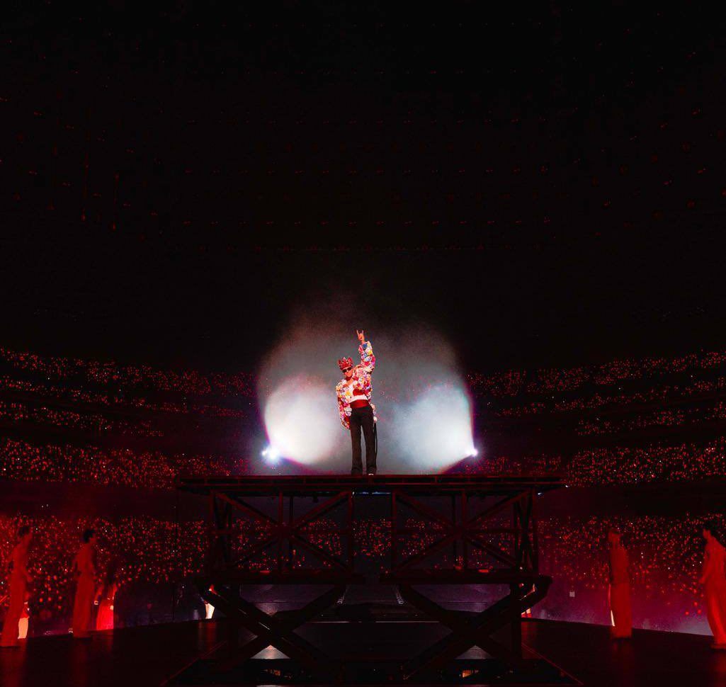 jiyongste's tweet photo. this pic. what a king https://t.co/dSwa3bCtdU