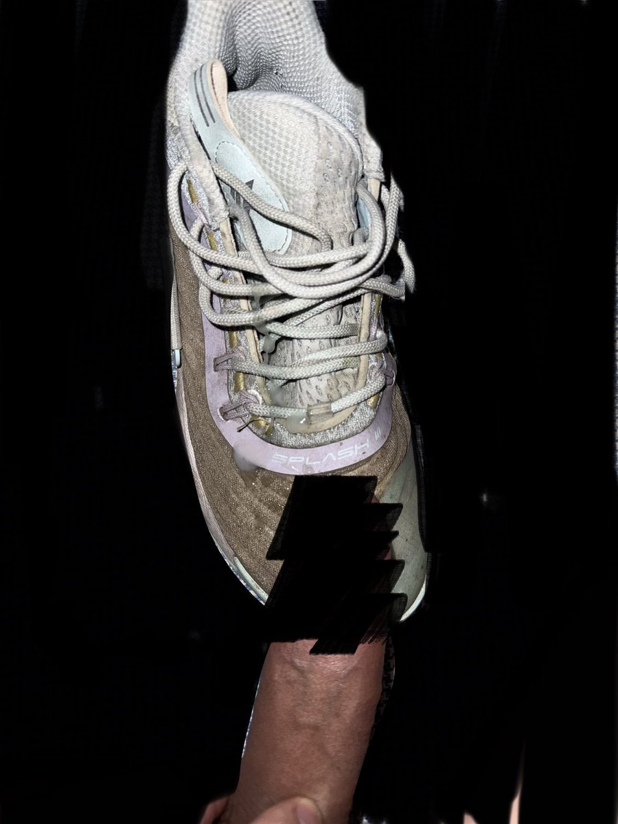 就这样爽射 直男的就是好玩😋
#操鞋 #无脑爆吸 #球鞋