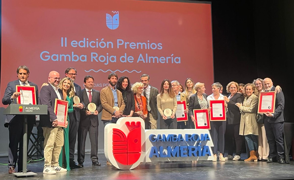 ConfluenciaPort's tweet photo. 📢 La Gamba Roja de Almería consolida su identidad pesquera
🏆 La OPP-71 premió a referentes en ciencia, gastronomía y comunicación
🌊 Modelo sostenible, innovador y con fuerte arraigo territorial
🔗 https://t.co/KfmAyOwSNm
#gambaRojaAlmería #OPP71 #pescaSostenible #economíaAzul #ConfluenciaPortuaria