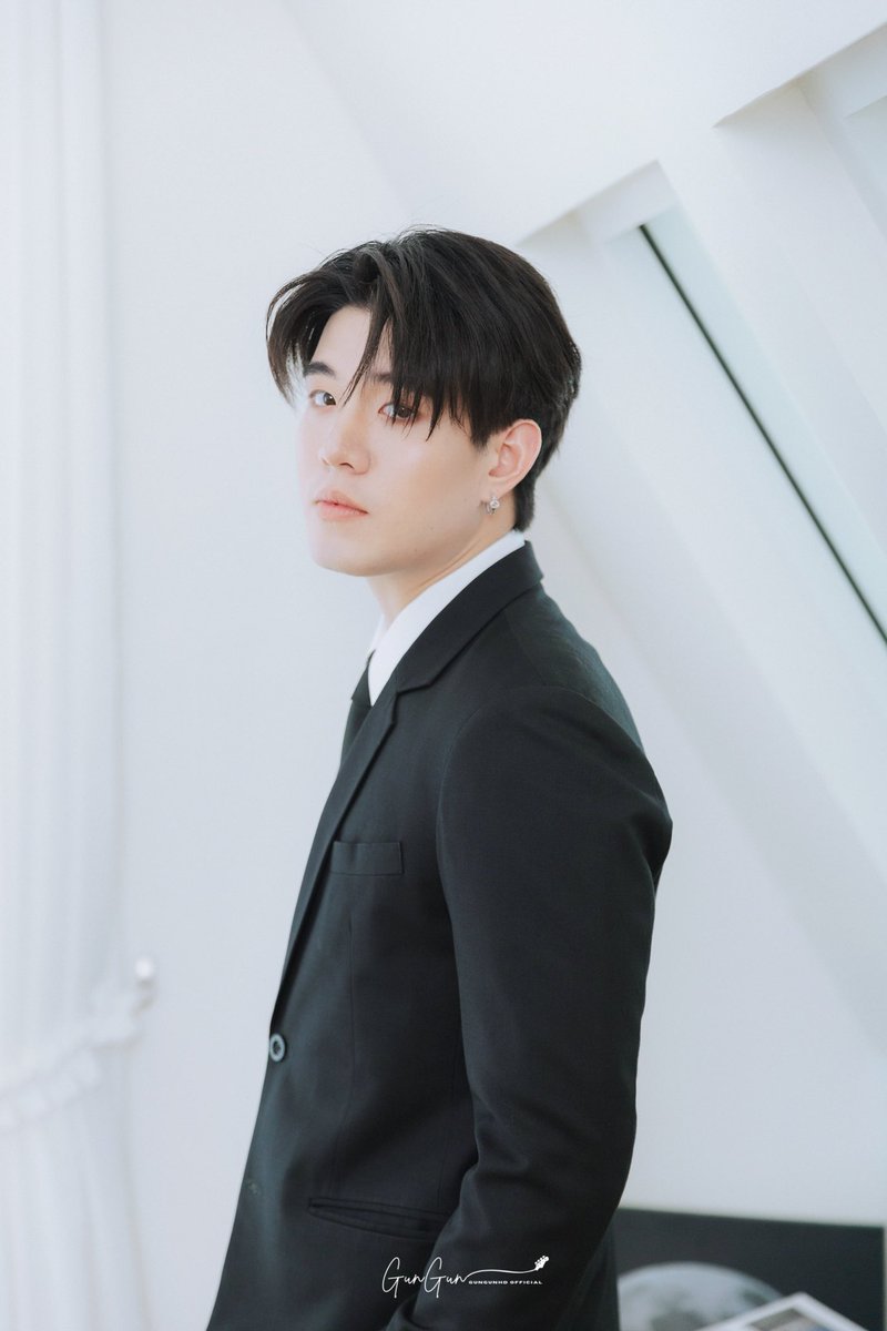 gungunhd_ofc's tweet photo. 𝐻𝑎𝑝𝑝𝑦 𝐵𝑖𝑟𝑡ℎ𝑑𝑎𝑦 𝑡𝑜 𝑚𝑦 𝐺𝑢𝑛𝐺𝑢𝑛𝐻𝐷 💫

   ขอให้กันถูกรายล้อมด้วยความรักดีดี และถูกโอบกอดด้วยหัวใจอยู่เสมอนะ มีความสุขในทุกๆวัน มีสติในการใช้ชีวิต เติบโตอย่างดีในแบบที่กันอยากจะเป็น หันมาเมื่อไหร่มีเราเสมอนะ💛

@HdGungun 
#GUNGUNiverse26th
#Fansgun | #gungunhd https://t.co/LkabtXJFRx