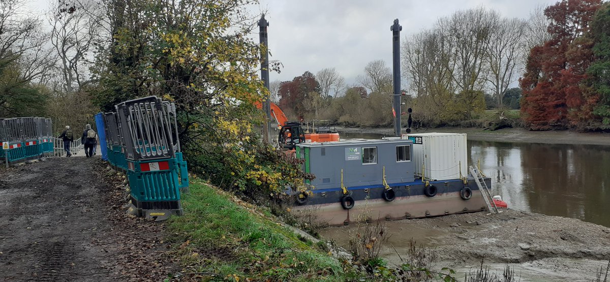 Towpath open at Kew , contractors still working on river wall.