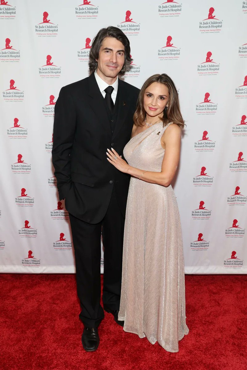 Variety's tweet image. Brandon Routh and Rachael Leigh Cook make it a date night at the St. Jude Evening of Hope Gala at the Fairmont Century Plaza hotel in in Los Angeles

See more red carpet photos here: variety.com/gallery/celebr…