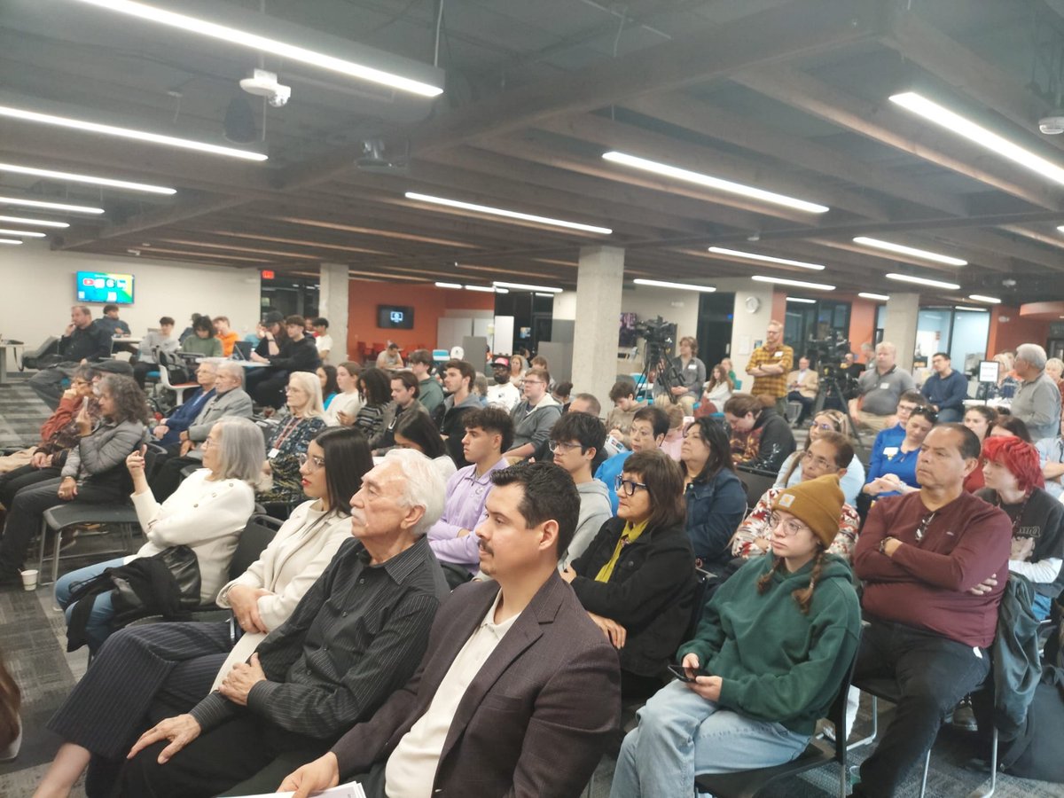 ConsulMexKan's tweet image. We honor the dedication of Mexican American veterans who fought for the country they call home, without forgetting their roots 🇲🇽🇺🇸

Through their testimonies, the work of Dr. Gene Chávez, and events like the one at @JCCCtweet, we help build a Culture of Peace 🕊