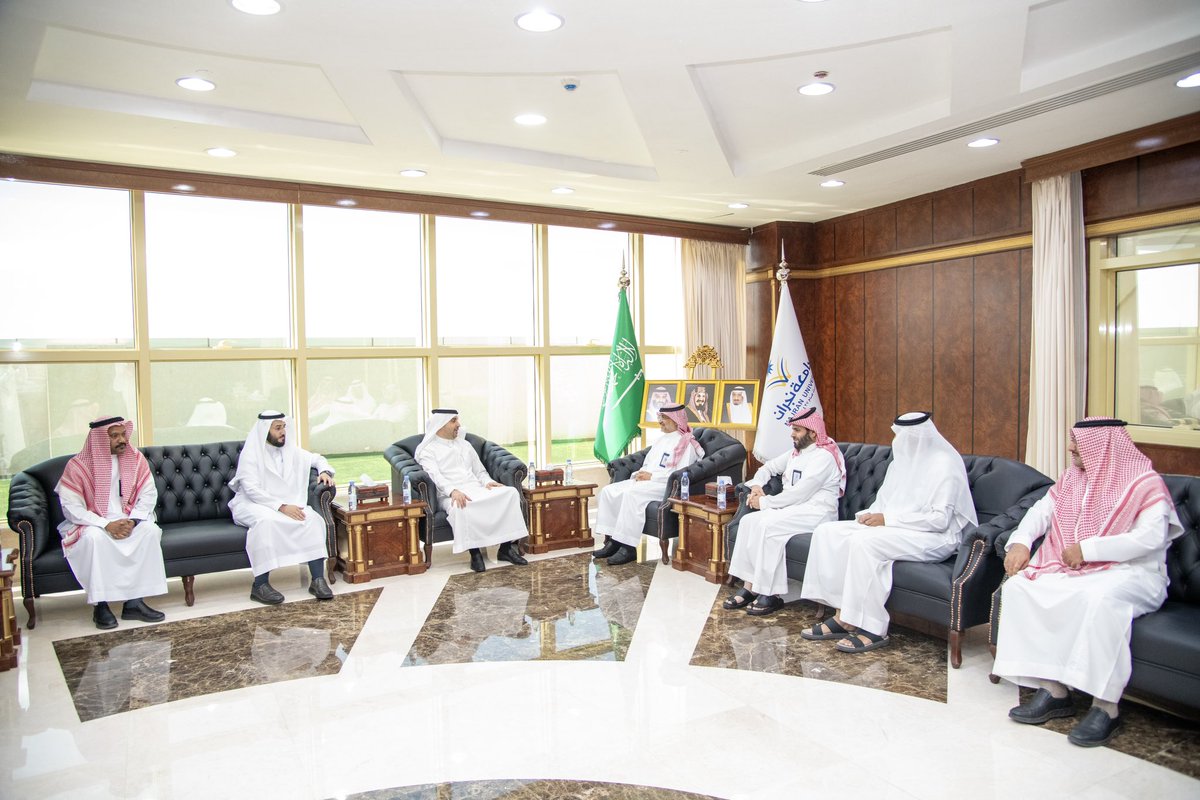 استقبل رئيس #جامعة_نجران أ.د.عبدالرحمن الخضيري، رئيس مجلس إدارة الجمعية السعودية للمحاكاة الصحية د.عبدالعليم الأتاسي، بحضور وكيل الجامعة للشؤون التعليمية وعميد كلية الطب، لبحث سبل التعاون بين الجانبين في تطوير التعليم والتدريب الطبي بالمحاكاة الصحية..