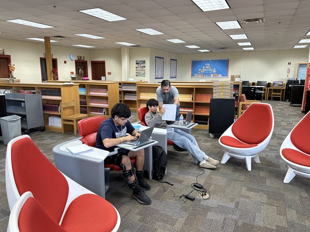 JCECHSRedWolves's tweet image. 🎉 What an incredible Saturday at La Joya ISD! 🎉 Our Enrichment Camps and FAFSA Drive at Jimmy Carter Early College High School on November 8 were a HUGE success! 🙌