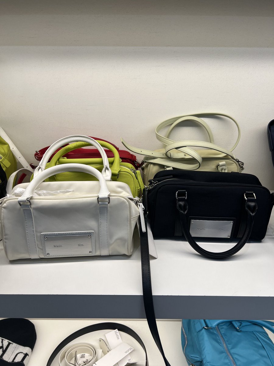 มาแบ้วว matin kim sporty tote bag รุ่นฮิต🛒💭 รอบนี้ลด 30% เบบี้ 2750 ปกติ2990
ใบใหญ่ใส่ของจุใจ เบบี้มีสายสะพายยาวน้า💐🪧