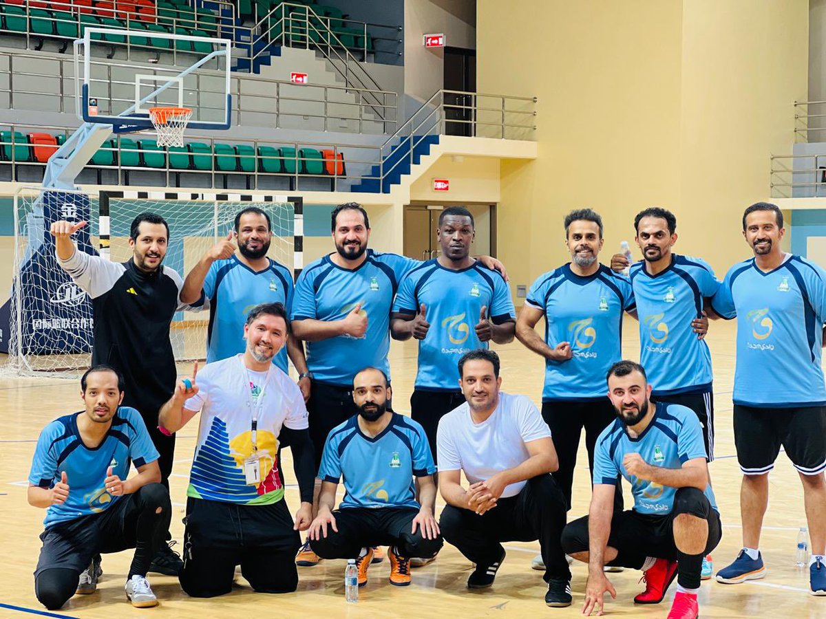 تأهل فريق #كلية_العلوم إلى الدور نصف النهائي من بطولة #كأس_رئيس_الجامعة لكرة القدم للصالات،
التي تنظمها #عمادة_شؤون_الطلاب برعاية رئيس #جامعة_الملك_عبدالعزيز د. طريف بن يوسف الأعمى 👏🏻
كل التوفيق لفريقنا في مشواره نحو النهائي  💪