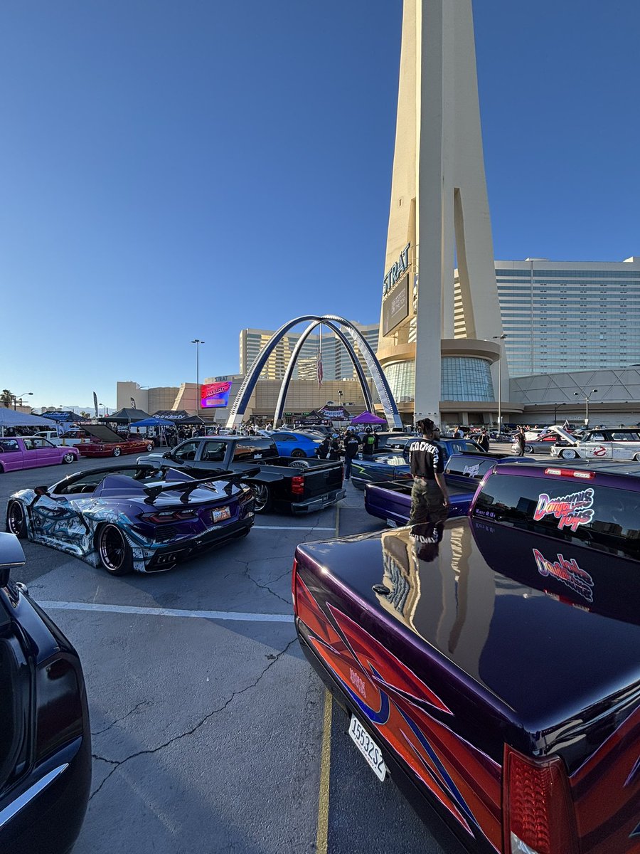 Dimitri4rte's tweet photo. It was RL fast and furious !!! #Vegas #LasVegas #StratHotel #CarShow https://t.co/Xoj10cz4Vr