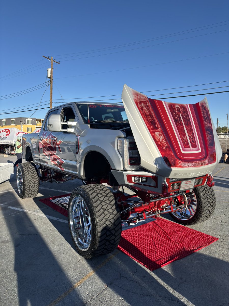 Dimitri4rte's tweet photo. It was RL fast and furious !!! #Vegas #LasVegas #StratHotel #CarShow https://t.co/Xoj10cz4Vr