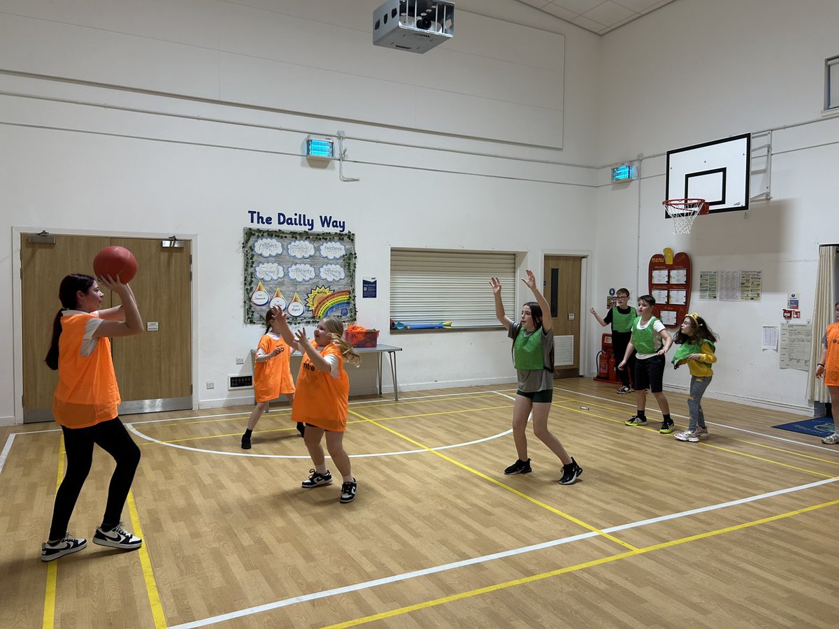 P5-7 at <a href="/DaillyPrimary/">Dailly Primary School and EYC</a>  were working on their basketball skills at afterschool club today 🏀