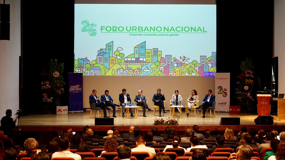 MIT_Ecuador's tweet photo. #FUN2025 | Panel 2: intervinieron representantes del sector público, entidades del sistema financiero y multilaterales involucrados en el financiamiento y construcción de proyectos habitacionales para hablar del acceso a vivienda adecuada y el desarrollo urbano sostenible. https://t.co/iBwVP2cbno