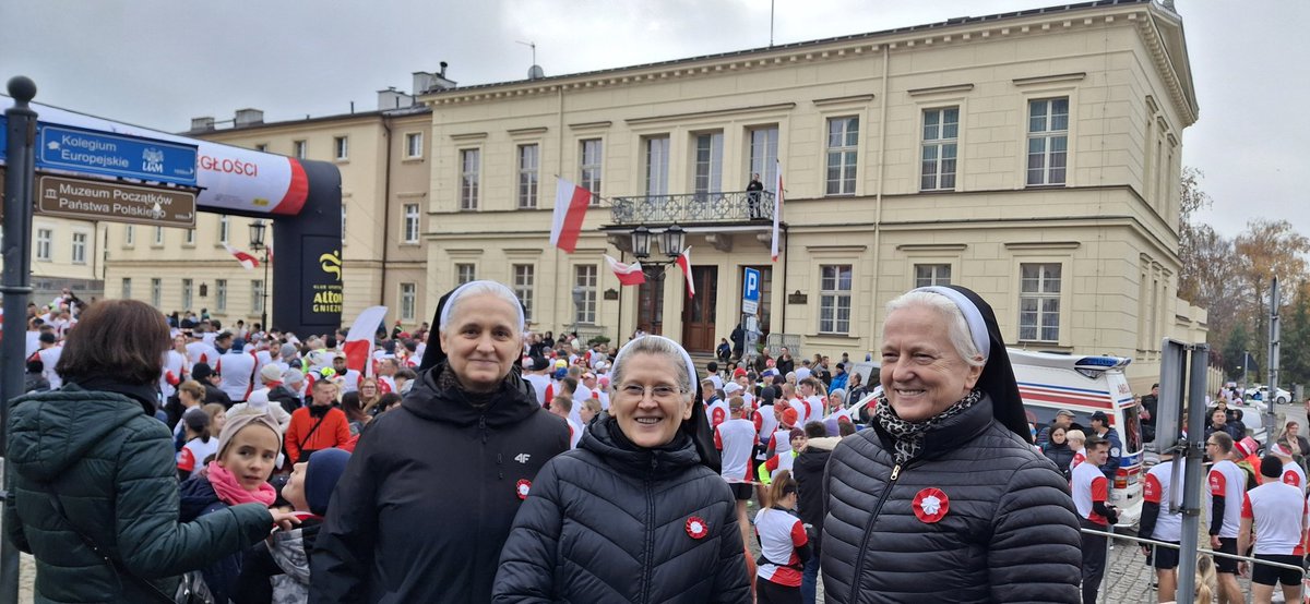 Bądźmy dumni z naszej Ojczyzny.🇵🇱 Abyśmy nie podcinali sami tych korzeni, z których wyrastamy" - JPII.   #DzieńNiepodległości