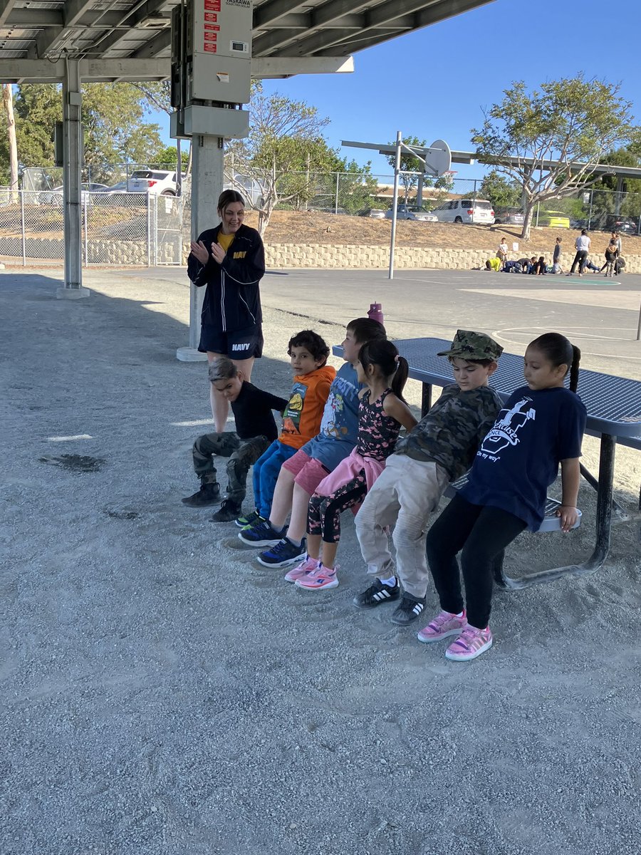 penceSBUSD's tweet image. Thank you to our military community members who participated in our obstacle course event yesterday. We appreciate your service to our country! @sbusd_news #pencepenguins @Supt_SBUSD