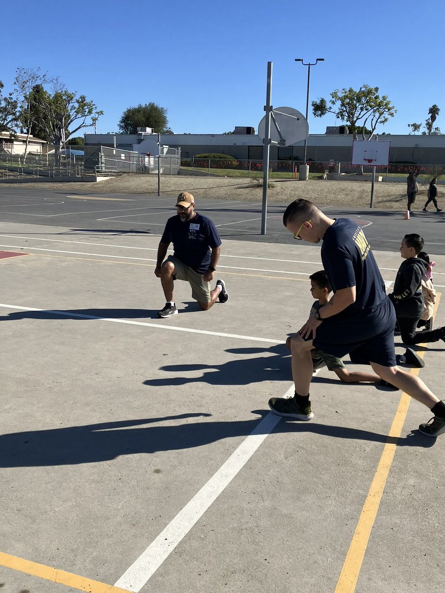 penceSBUSD's tweet image. Thank you to our military community members who participated in our obstacle course event yesterday. We appreciate your service to our country! @sbusd_news #pencepenguins @Supt_SBUSD