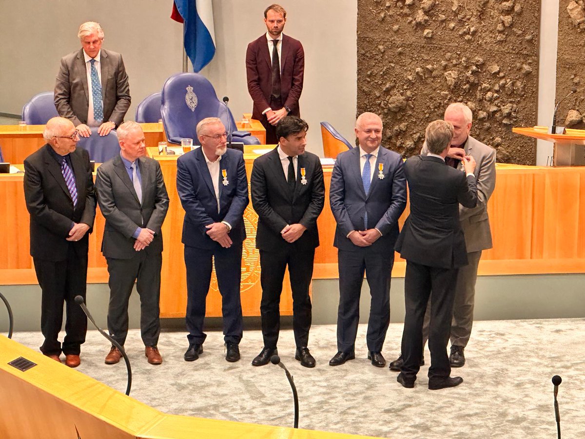 Vandaag nam ik afscheid als lid van de Tweede Kamer. Het was een eer om het Nederlandse volk te mogen vertegenwoordigen.

Bij die gelegenheid ben ik door Z.K.H. benoemd tot Ridder in de Orde van Oranje-Nassau, een erkenning die me diep raakt.

Dank aan iedereen.💙🇳🇱