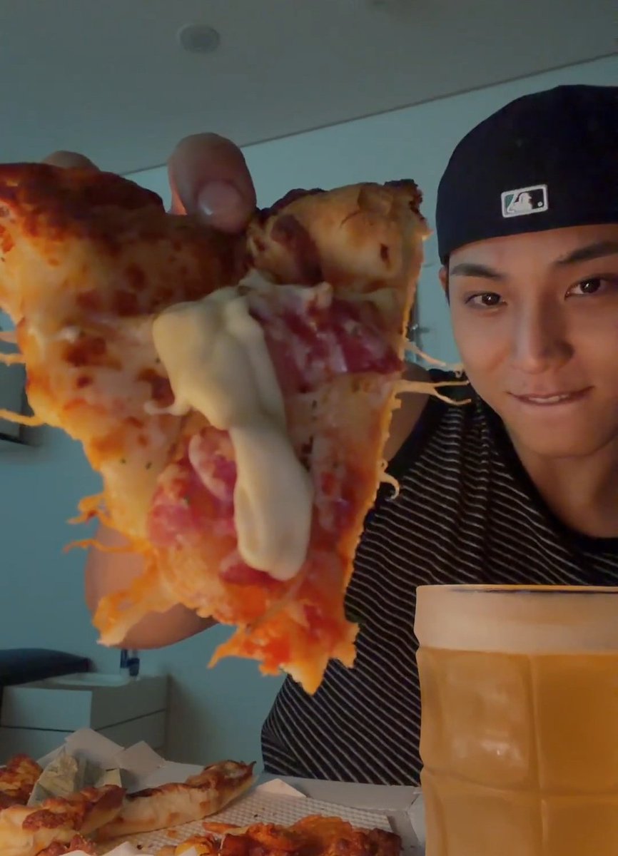 ratatouille_17's tweet image. &amp;lt; 민규의 새벽 한시반 피자 먹방 &amp;gt;

찾았음. 따라서 먹어볼 것.

민규's pick
노모어피자
반반피자 R (*L아님)
옥수수새우 + 베이컨포테이토
치즈크러스트 추가
치폴레 소스랑 갈릭디핑 소스 추가