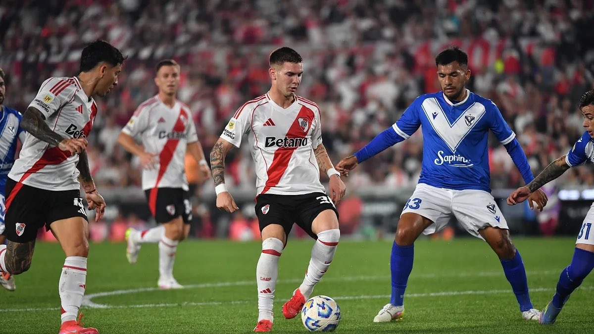 ✅DÍA Y HORARIO CONFIRMADOS. RIVER SE JUEGA TODO EN LINIERS

Este domingo 16 de noviembre a las 17:00, River visita a Vélez en el Amalfitani en un partido decisivo para el cierre del Clausura.