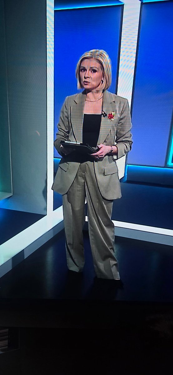 NedSs22's tweet image. I know @STVNews are strapped for cash but why&apos;s Kelly Ann having to wear John MacKays claes? 
He&apos;s no even left yet 😄