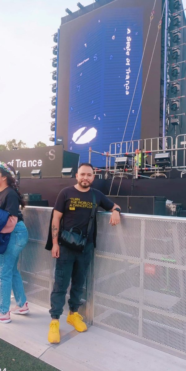 ernestogaravi's tweet image. La música electrónica siempre será mi guarida,  ese lugar seguro en donde puedo ser yo. #astateoftrance #arminvanbuuren #asotday #MEXICOCITY