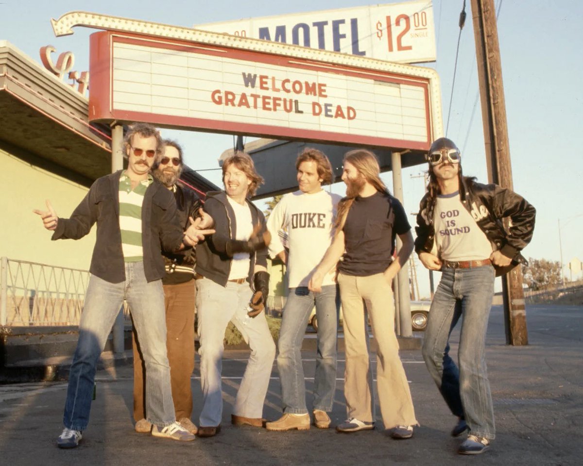 60 years ago today, The Warlocks changed their name to the Grateful Dead 💀⚡

Photos by Amalie R. Rothschild and Roger Ressmeyer