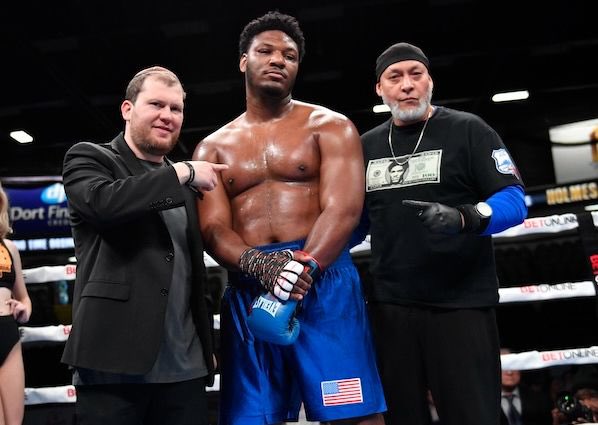 ‼️
📰 News 

Pryce Taylor is slated to return to the ring against Michael Coffie on December 20 at a Salita Promotions event at the Fox Theatre in Detroit, Michigan.

#BrunchBoxing