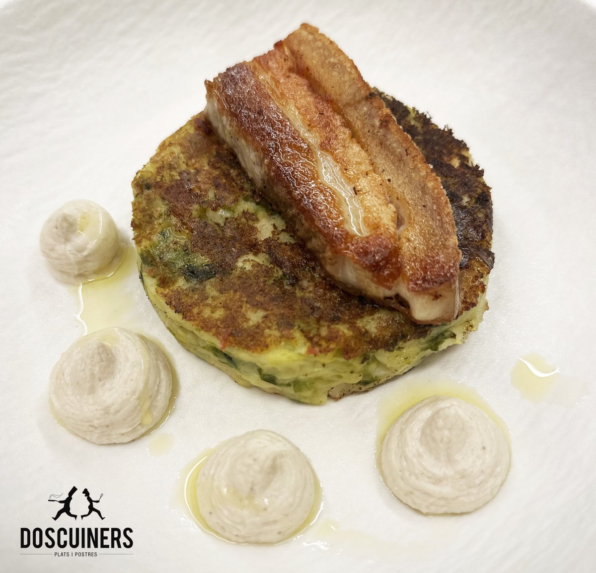 DosCuiners's tweet image. 😋QUINS PLATS...👩🏻‍🍳
Espaguetis de tinta amb musclo, gambeta i calamar🍤🇮🇹
Llom de bacallà amb sopa de ceba, pernil, rovelló i crostons🐟
Trinxat de col, patata i mongetes del ganxet amb panxeta de porc de pagès🥬🐖
📌doscuiners.com
#DosCuiners #Maresme #Mataró #Barcelona