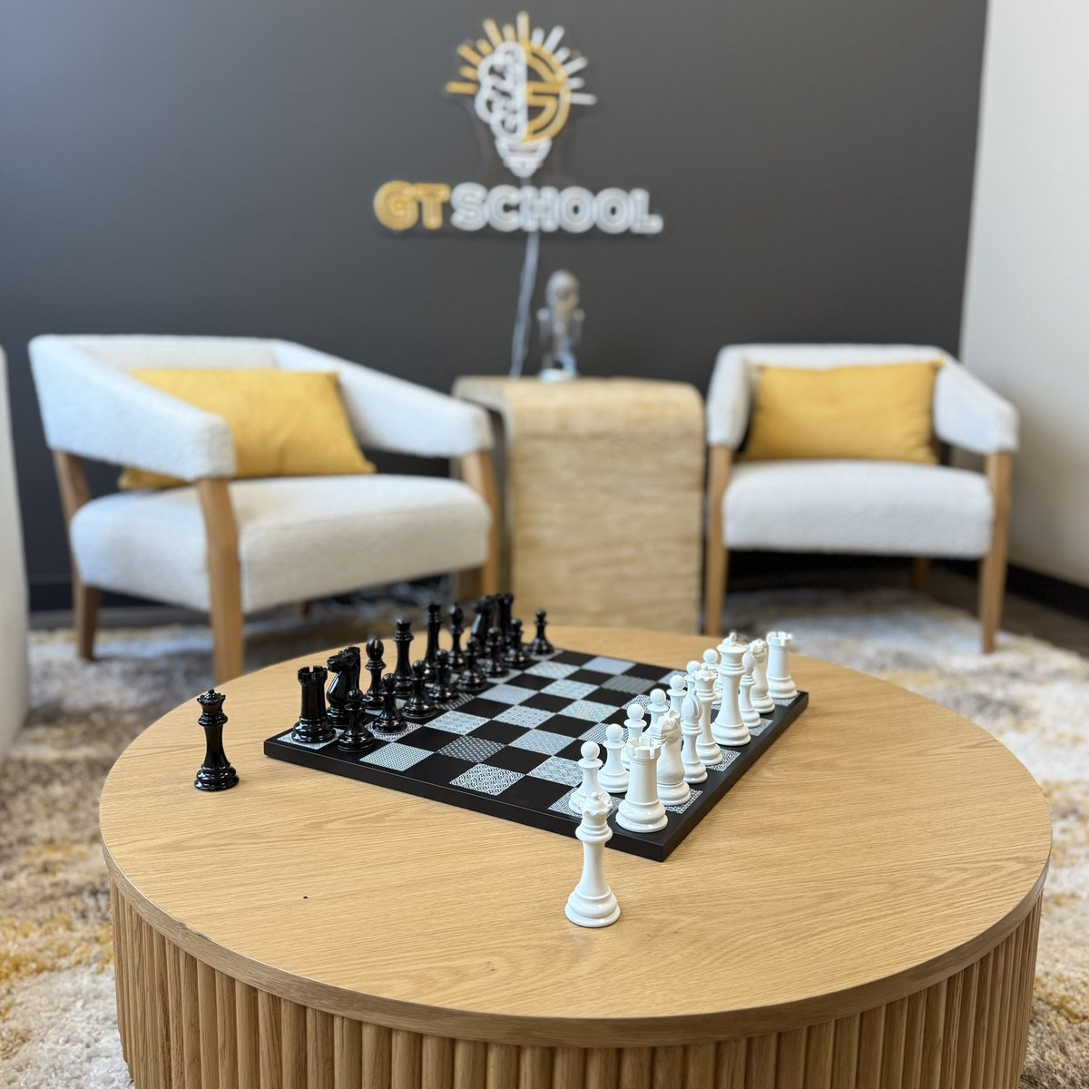 def__ibrahim__'s tweet image. Thanks @Tunde_OD and @thegiftofchess for the ChessBoards!

I’m keeping one for myself and giving one to @gtschool