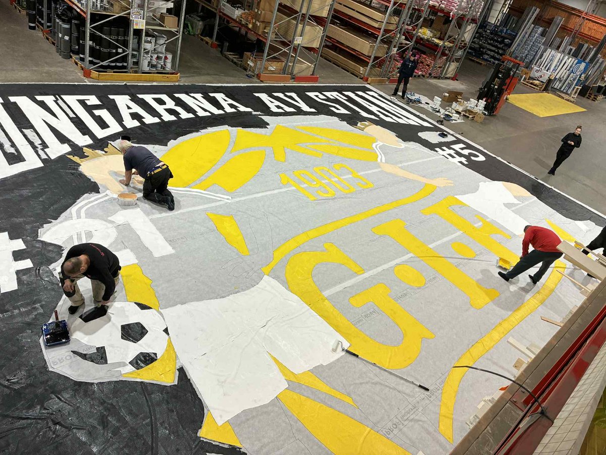 patronerna's tweet image. Det ligger många, många ideella timmar bakom tifona som utspelar sig på Giffers hemmamatcher. Och inte minst många, många liter färg och annat material. Gillar ni det vi gör så skicka gärna en swish så lovar vi att inte göra er besvikna 2026. Swish: 123 644 60 33 
Märk med "tifo"