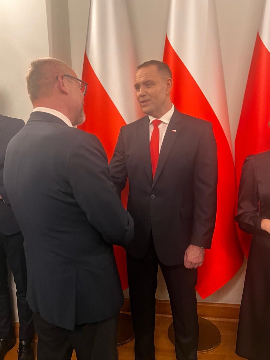 🇵🇱 Prezydent RP <a href="/NawrockiKn/">Karol Nawrocki</a> zaprosił Prokuratora Krajowego Dariusza Barskiego na obchody Narodowego Święta Niepodległości.

⚖️ To wyraz szacunku dla niezależności prokuratury i dla osób, które stoją na straży prawa mimo politycznych nacisków.

📢 NSP Ad Vocem przypomina: