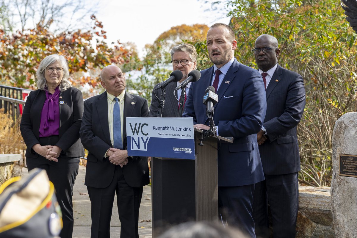 We salute our soldiers today &amp; every day. Happy Veterans Day. Thank you for your service. 🫡🇺🇸