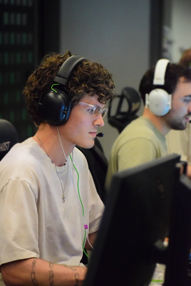 Now a flattering pic of Kyno! (I did him dirty in the last one)

Man I loved taking pics in Philly I finally got to take shots of one of my favourite players of all time. Hopefully Ill be able to do the same in Paris <3. Wanted to get a picture with him but was too nervous lol.