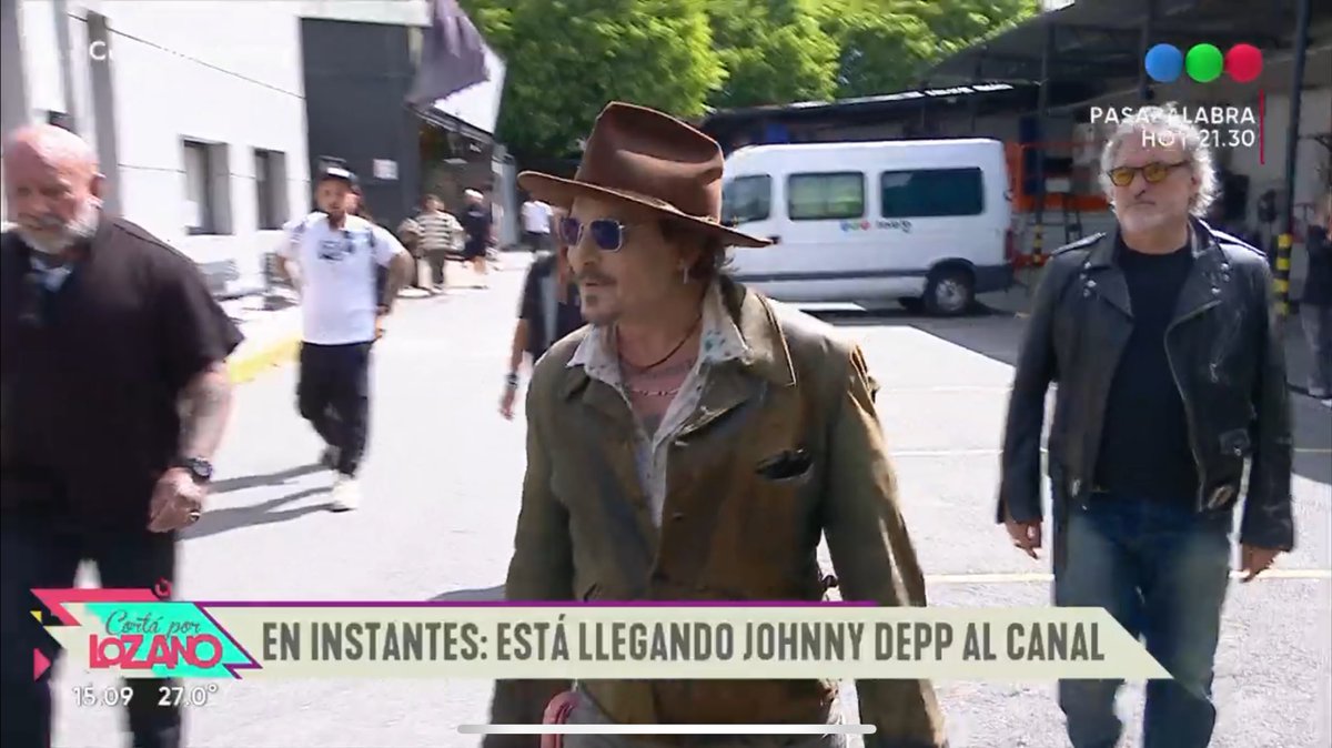 yoteamoLadyGaga's tweet photo. Yo con un final la semana que vinee*

Yo mirando a Johnny Depp porque elijo mi felicidad https://t.co/7uu0WuIis7