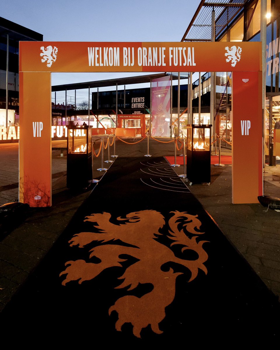 OranjeFutsal's tweet image. 📍Maaspoort Den Bosch 

Team = ready 🔥

#NEDDUI #OranjeFutsal
