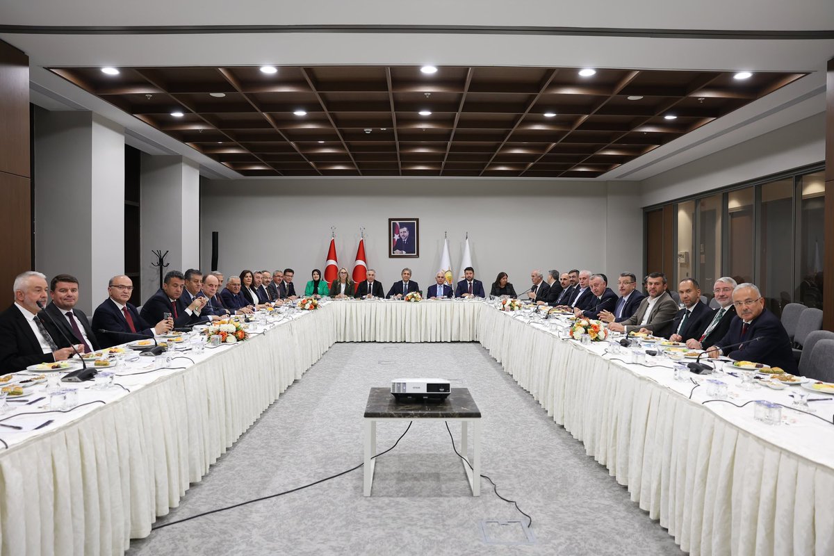 📍Ankara

Büyükşehir Belediye Başkanlarımız, İl Belediye Başkanlarımız ve Yerel Yönetimler Başkan Yardımcılarımızla bir araya gelerek; milletimizle bütünleşen belediyecilik anlayışımız doğrultusunda, her meseleye çözüm odaklı yaklaşıyor, yol haritamızı güçlendiriyor ve büyük bir