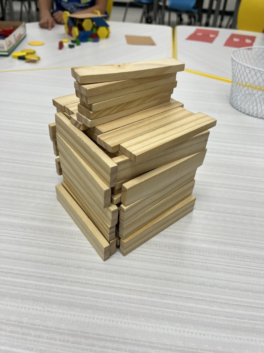 SteamMrs's tweet image. Mrs. Piccolo’s class made turkey hideouts. #steam @LopatES