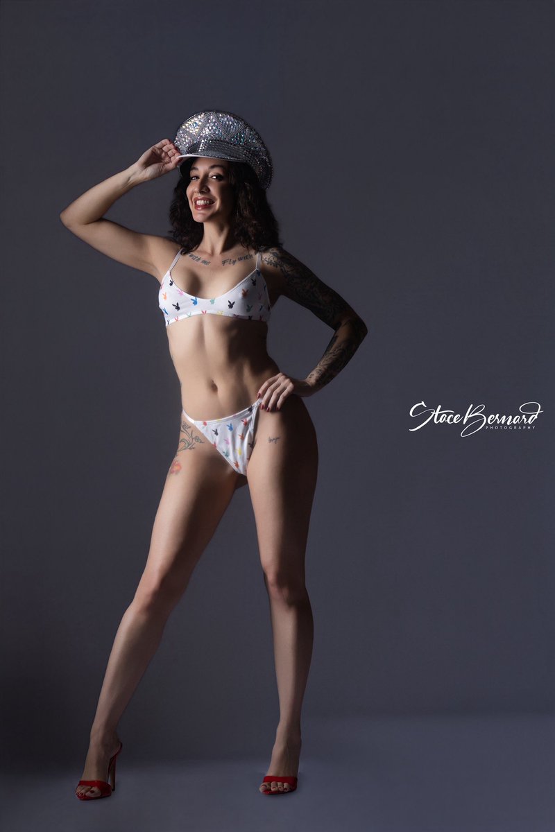 Isn’t Lee stunning!? Book her for January 15th! 
Email sara@seductivestudios.com 
<a href="/Lux_Suicide/">Goddess Lee Von Lux</a>