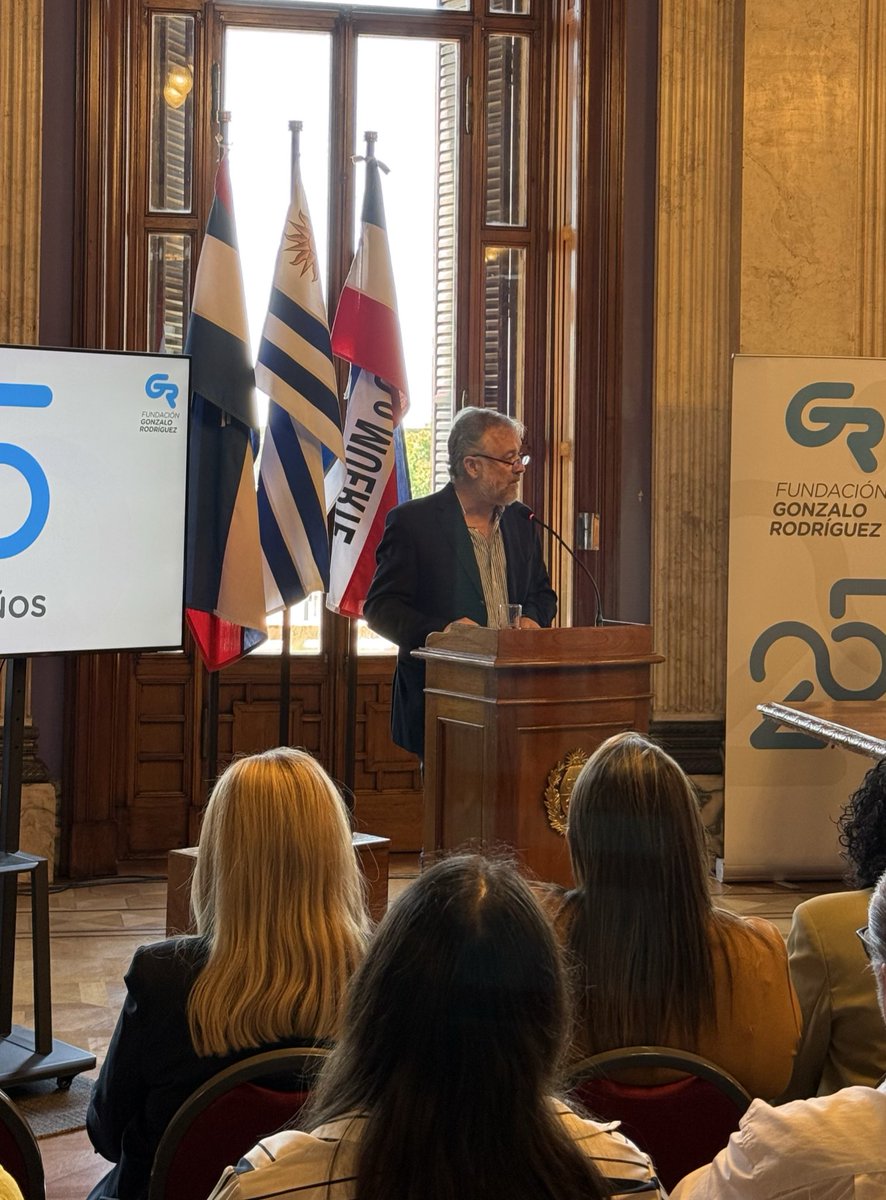 <a href="/CosseCarolina/">Carolina Cosse</a> <a href="/RodriguezNani/">Nani Rodriguez</a> <a href="/mjpessano/">María José Pessano</a> <a href="/pjisdonian/">Pedro Jisdonian</a> “Al honrar la memoria estamos obligados a reconocer la dignidad inmensa de la sociedad civil uruguaya, una fundación que transforma el dolor, que transforma una fuerza destructiva en una fuerza constructiva.
Y la Fundación Gonzalo Rodríguez ha sabido ser la socia, la traductora y