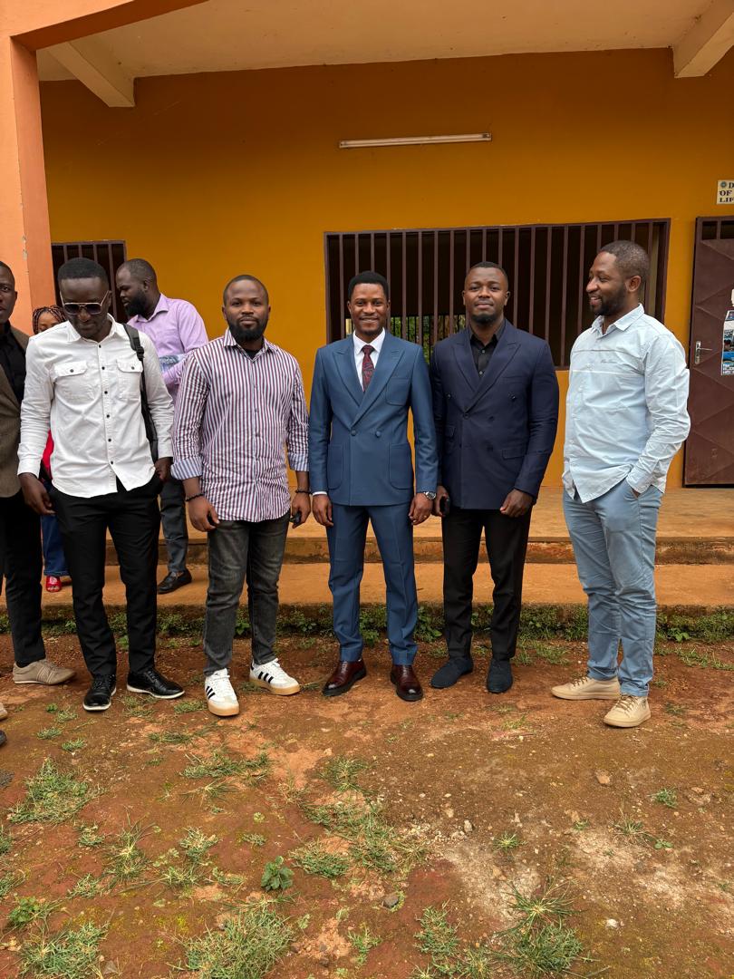 De Goma à Dschang, le savoir fait son chemin !
L’Ir AMANI MURHULA Innocent, enseignant-chercheur à l’ <a href="/UCS_Goma/">UCS-Goma</a>, devient Docteur en Sciences du sol 🎓
Mention Très honorable pour une recherche dédiée à la conservation des sols du Nord-Kivu. 👏🏿
#Doctorat #Recherche  #Agriculture