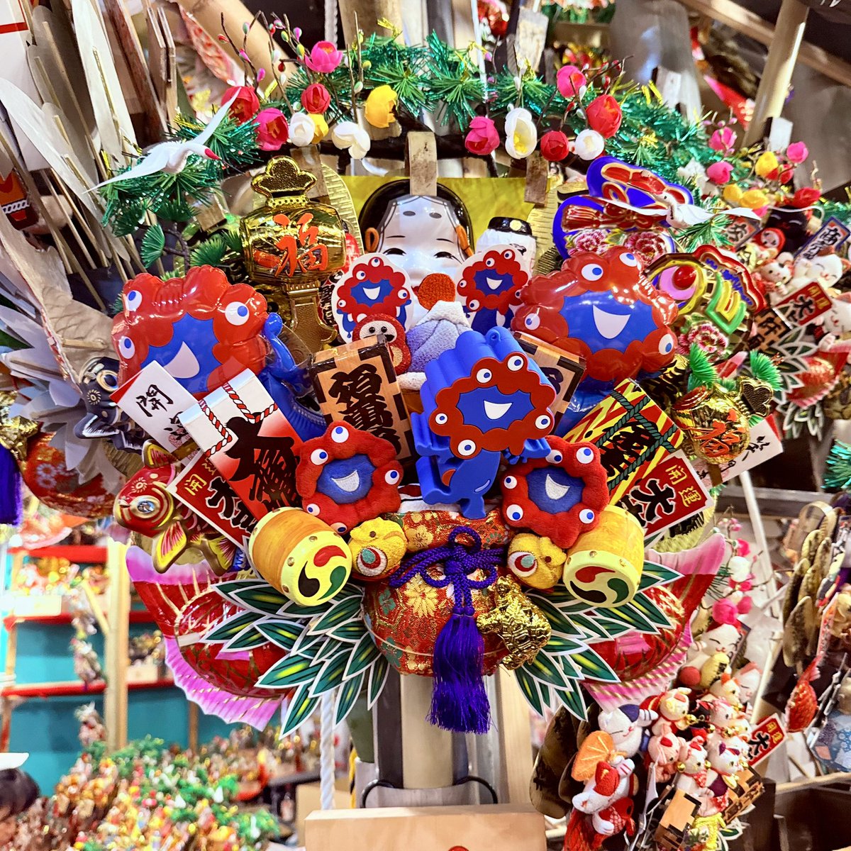 今年も一の酉に。 気づけば年末ですね。 今年の世相を表す熊手は