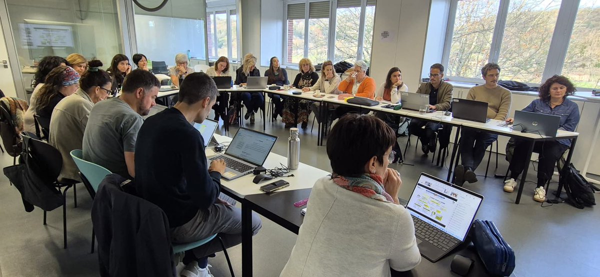Gaur @FPEuskadi-ko ikaskuntza koordinatzaileekin #EbaluazioFormatiboa-ren gaiari eutsi diogu eta feedbackean sakondu dugu, baita AA-k testuinguru horretan duen eragina aztertu ere. Mila esker zuen adibideak partekatzeagatik! #ElkarrekinIkasten
<a href="/IkaslanEuskadi/">Ikaslan</a> <a href="/HETELFP/">HETEL FP</a> <a href="/AiceIzea/">AICE-IZEA</a>