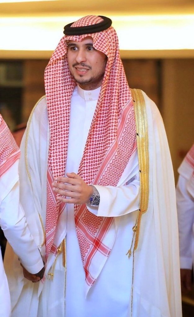 ابوك سلمان حيث انك شبيه له
ومحمد اخوك يشبه جدك معزي 

#واحد 

كل عام وسموك بخير