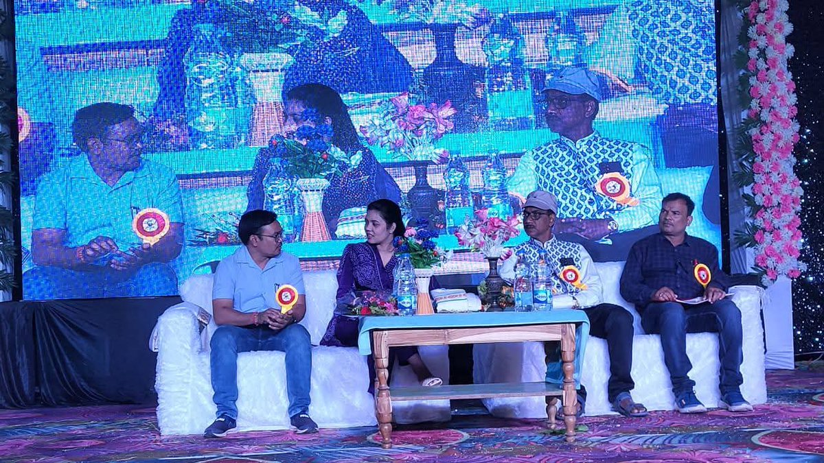 ପଦ୍ମପୁର ସରକାରୀ ବାଳିକା ବିଦ୍ୟାଳୟ (କଲ୍ୟାଣ ବିଭାଗ) ଅନ୍ୱେଷା ହଷ୍ଟେଲ ଖେଳପଡିଆ ଠାରେ ଆୟୋଜିତ ଜିଲ୍ଲା ସ୍ତରୀୟ ଶିଶୁ ମହୋତ୍ସବ "ସର୍ଗିଫୁଲ" ୨୦୨୫ ରେ ମୁଖ୍ୟ ଅତିଥି ଭାବେ ଯୋଗଦେଇ କୃତି ପ୍ରତିଭା ମାନଙ୍କୁ ପୁରସ୍କୃତ କଲି।