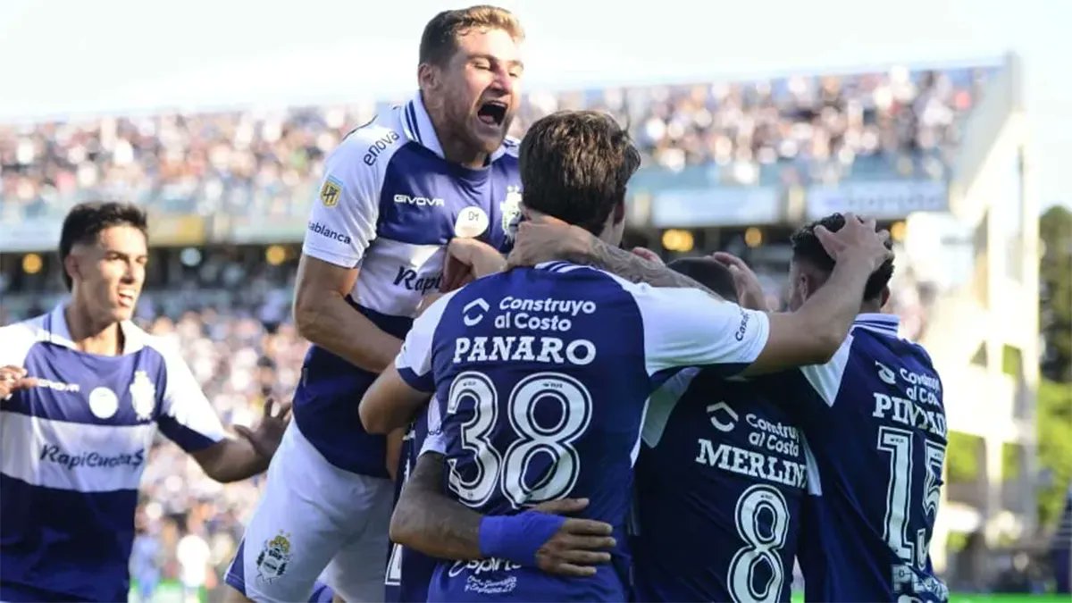 radiografica893's tweet photo. #ALC / 16h

➡️ ¿Qué está pasando en los clubes de barrio? Lo hablamos con Pedro Villarreal, presidente de la @UncbOficial 

➡️ Gimnasia, con Santi Medina. La fecha FIFA,  con @Mauroakd03 

🔴 Nos seguís en vivo en el Youtube de la Gráfica

Con @carlosaira11 y @nehuuenn https://t.co/yNBXtOAt1R