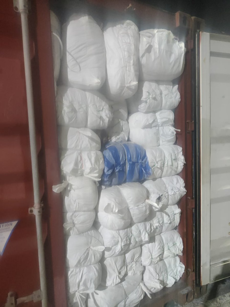 Shiyamaldives's tweet image. Congratulations to Floating Acres Pvt Ltd and the team for their relentless hard work and dedication in successfully cultivating seaweed in the Maldives, a  project started 8 months ago in B. Fehendhoo and today they are ready for export.  

This remarkable achievement marks an…