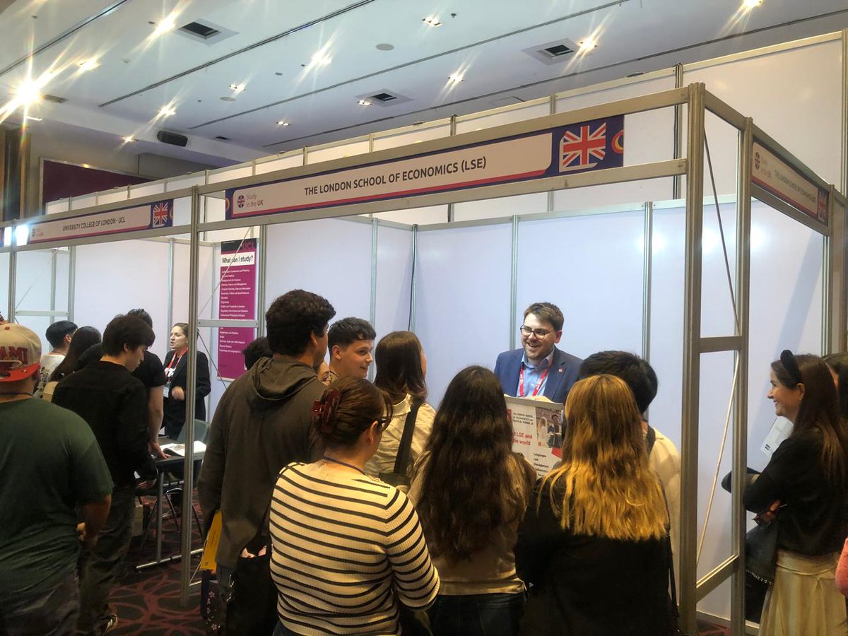 🌍 ¡La <a href="/LSEnews/">LSE</a> llegó a Chile! Nathan Brennan visitó universidades chilenas para compartir sobre los programas de posgrado y las Becas Luksic disponibles en la Escuela de Políticas Públicas 🇨🇱🎓.
Conoce más sobre su visita 👉 fundacionluksic.cl/destacados/lon…