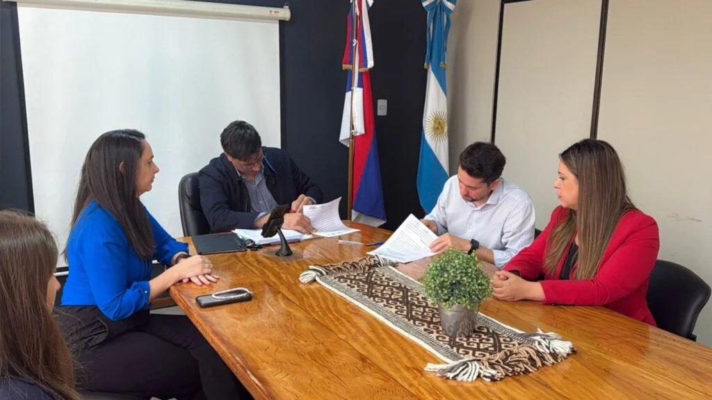 #LaProvincia Misiones refuerza la gestión del agua con un convenio entre Ecología y <a href="/AguasMisioneras/">Aguas Misioneras SE</a>  economis.com.ar/misiones-refue…